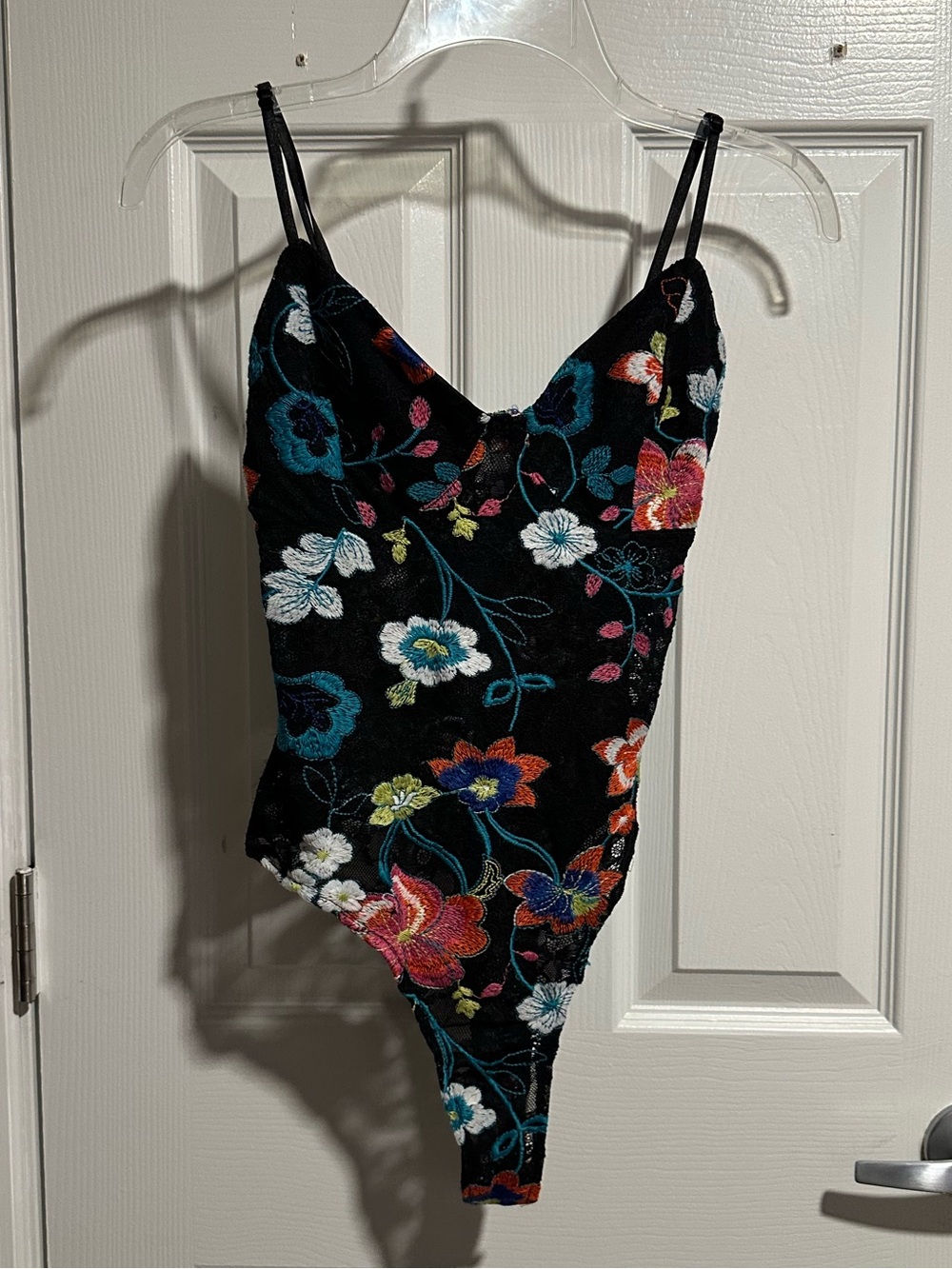 Lulu’s Black Floral Embroidered Bodysuit Size M